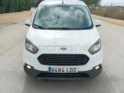 Usado Ford Tourneo Courier Sport 100 CV (73 kW) 2020 Blanco Monovolumen