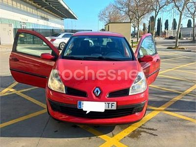 Usado Renault Clio II Rip Curl 70 CV (51 kW) 2007 Rojo Berlina