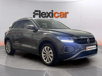 Usado VW T-Roc 116 CV (85 kW) 2024 Gris SUV