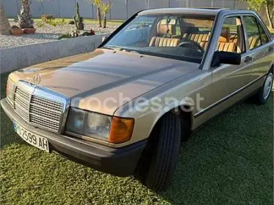 Usado Mercedes 190 75 CV (55 kW) 1985 Beige Berlina