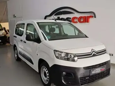 Usado Citroën Berlingo Feel 102 CV (75 kW) 2020 Blanco Monovolumen