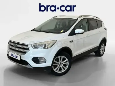 Usado Ford Kuga Trend 120 CV (88 kW) 2019 Blanco SUV