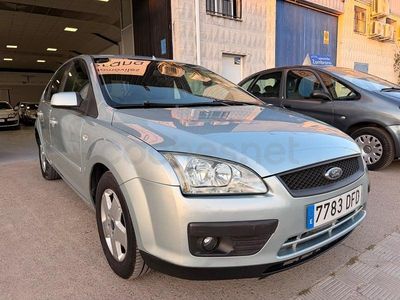Usado Ford Focus Trend 100 CV (73 kW) 2006 Gris / plata Berlina