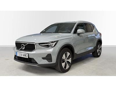Käytetty Volvo XC40 Core 163 HP (119 kW) 2024 Harmaa Katumaasturi