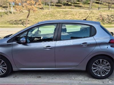 Usado Peugeot 208 Allure 82 CV (60 kW) 2019 Gris / plata Utilitario