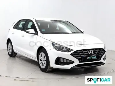 Usado Hyundai i30 110 CV (80 kW) 2022 Blanco Berlina