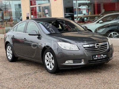 Gris / plata Usado 2010 Opel Insignia Edition Berlina | 6990 € (Un poco caro)