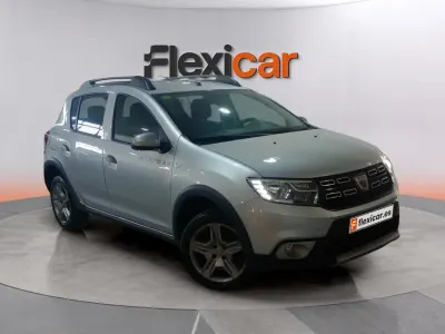 Usado Dacia Sandero Acces 75 CV (55 kW) 2019 Gris Berlina