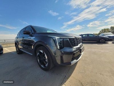 Gris / plata Usado 2025 Kia Sorento SUV | 49.990 € (Un poco caro)