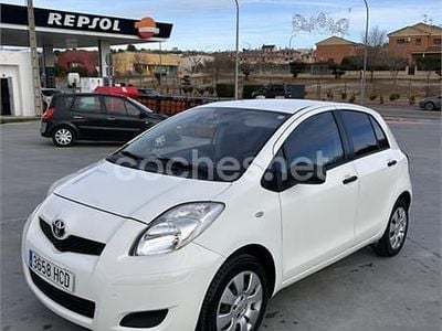 Usado Toyota Yaris 69 CV (50 kW) 2011 Blanco Berlina