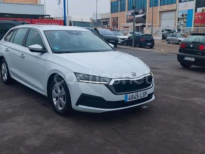 Usado Skoda Octavia 110 CV (80 kW) 2021 Blanco Familiar