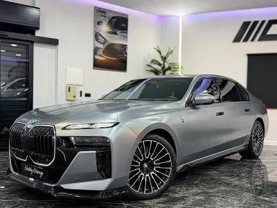 Usado BMW 740 Executive 299 CV (219 kW) 2024 Gris / plata Berlina