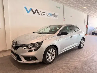 Usado Renault Mégane IV LIMITED 115 CV (84 kW) 2020 Gris / plata Berlina