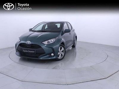 Verde Nuevo 2025 Toyota Yaris Hybrid Active Utilitario | 22.375 € (Un poco caro)