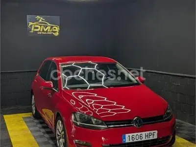 Usado VW Golf VII 105 CV (77 kW) 2013 Rojo Berlina