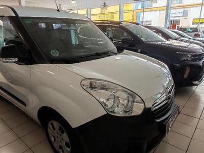 Usado Opel Combo Expression 105 CV (77 kW) 2014 Blanco marfil Monovolumen