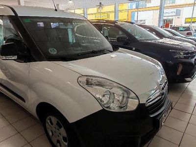 Blanco marfil Usado 2014 Opel Combo Expression Van | 7300 € (Precio justo)