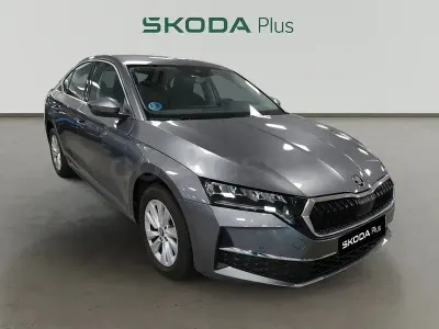 Usado Skoda Octavia Selection 150 CV (110 kW) 2025 Gris / plata Berlina