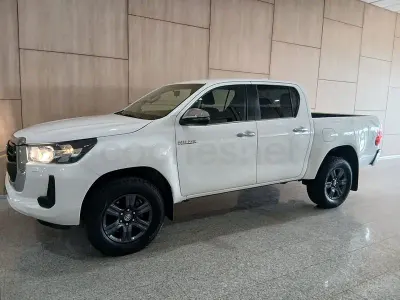 Usado Toyota HiLux Plus 150 CV (110 kW) 2024 Blanco Pickup/Camioneta