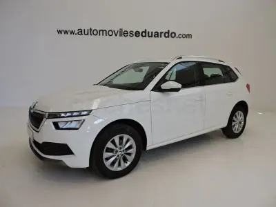 Usado Skoda Kamiq Ambition 110 CV (80 kW) 2021 Blanco SUV