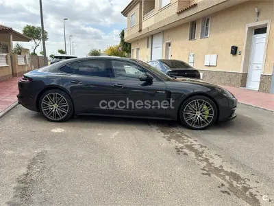 Usado Porsche Panamera 4 E-Hybrid 462 CV (339 kW) 2018 Verde Utilitario