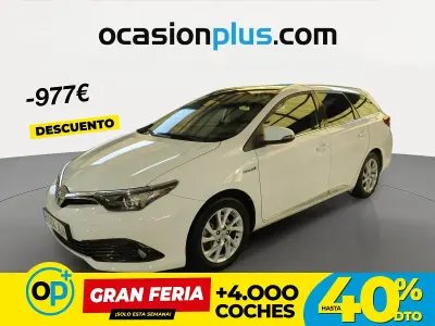 Usado Toyota Auris Hybrid Active 136 CV (100 kW) 2016 Blanco Familiar