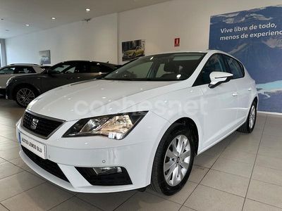 Usado Seat Leon Style 110 CV (80 kW) 2020 Blanco Berlina