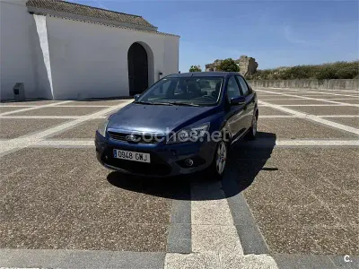 Usado Ford Focus Trend 100 CV (73 kW) 2010 Azul Berlina