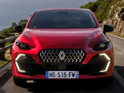 Usado Renault Clio Techno 101 CV (74 kW) 2025 Gris Utilitario