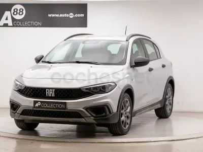 Usado Fiat Tipo Cross 101 CV (74 kW) 2021 Gris / plata Berlina