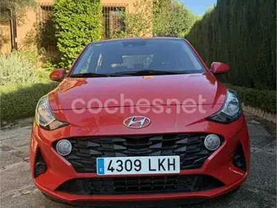Usado Hyundai i10 66 CV (48 kW) 2020 Rojo Utilitario