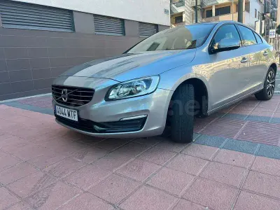 Usado Volvo S60 Momentum 120 CV (88 kW) 2018 Gris / plata Berlina