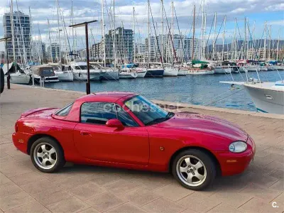 Usado Mazda MX5 110 CV (80 kW) 2000 Rojo Descapotable