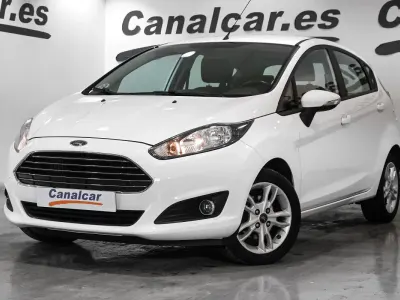 Usado Ford Fiesta Trend 95 CV (69 kW) 2015 Blanco Utilitario