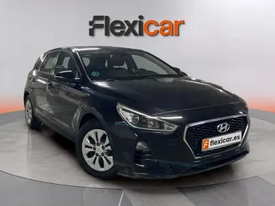 Usado Hyundai i30 GO! 95 CV (69 kW) 2017 Negro Berlina