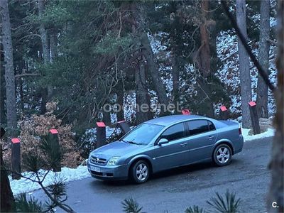 Gris / plata Usado 2004 Opel Vectra Comfort Berlina | 1999 € (Precio justo)