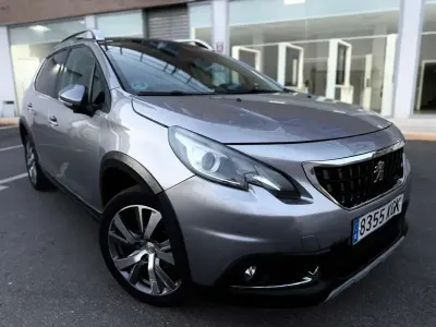 Usado Peugeot 2008 Active 100 CV (73 kW) 2018 Gris SUV