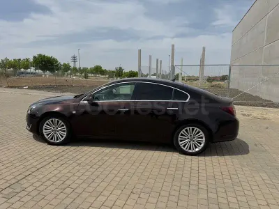 Usado Opel Insignia Selective 140 CV (102 kW) 2015 Negro Berlina