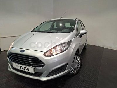 Usado Ford Fiesta Trend 100 CV (73 kW) 2015 Gris / plata Berlina