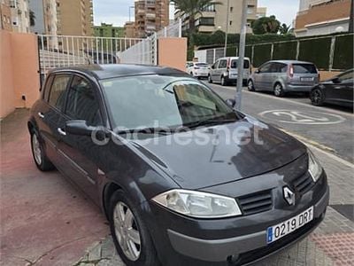 Gris / plata Usado 2005 Renault Mégane II Authentique Berlina | 2200 € (Precio justo)