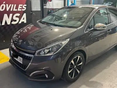 Usado Peugeot 208 82 CV (60 kW) 2019 Beige Utilitario