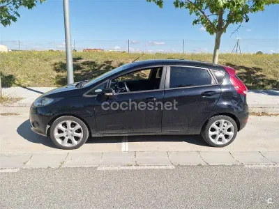 Usado Ford Fiesta 95 CV (69 kW) 2010 Negro Berlina