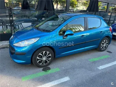 Usado Peugeot 207 70 CV (51 kW) 2007 Azul Berlina