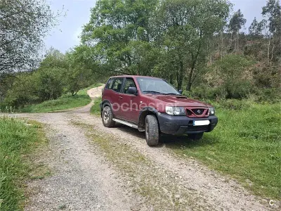 Usado Nissan Terrano Comfort 100 CV (73 kW) 2001 Granate SUV