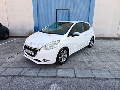 Usado Peugeot 208 Allure 92 CV (67 kW) 2012 Blanco Utilitario