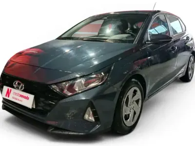 Usado Hyundai i20 101 CV (74 kW) 2022 Gris Utilitario