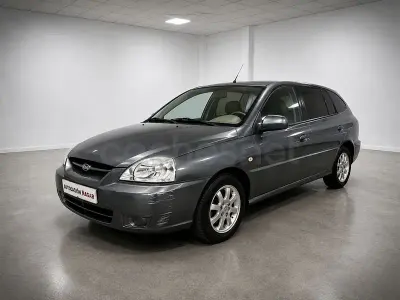 Usado Kia Rio 97 CV (71 kW) 2004 Gris / plata Berlina