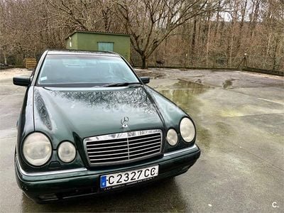 Usado Mercedes E290 Avantgarde 129 CV (94 kW) 1999 Verde Berlina