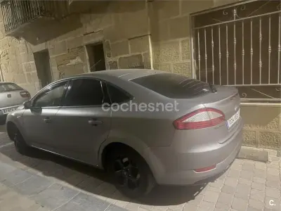Usado Ford Mondeo Titanium 140 CV (102 kW) 2008 Gris / plata Berlina