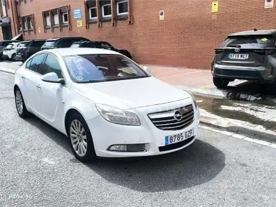 Usado Opel Insignia Cosmo 130 CV (95 kW) 2010 Blanco Berlina